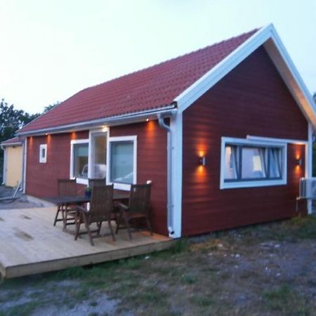 Stuga Pa Hassloe Bredavik  Exterior photo